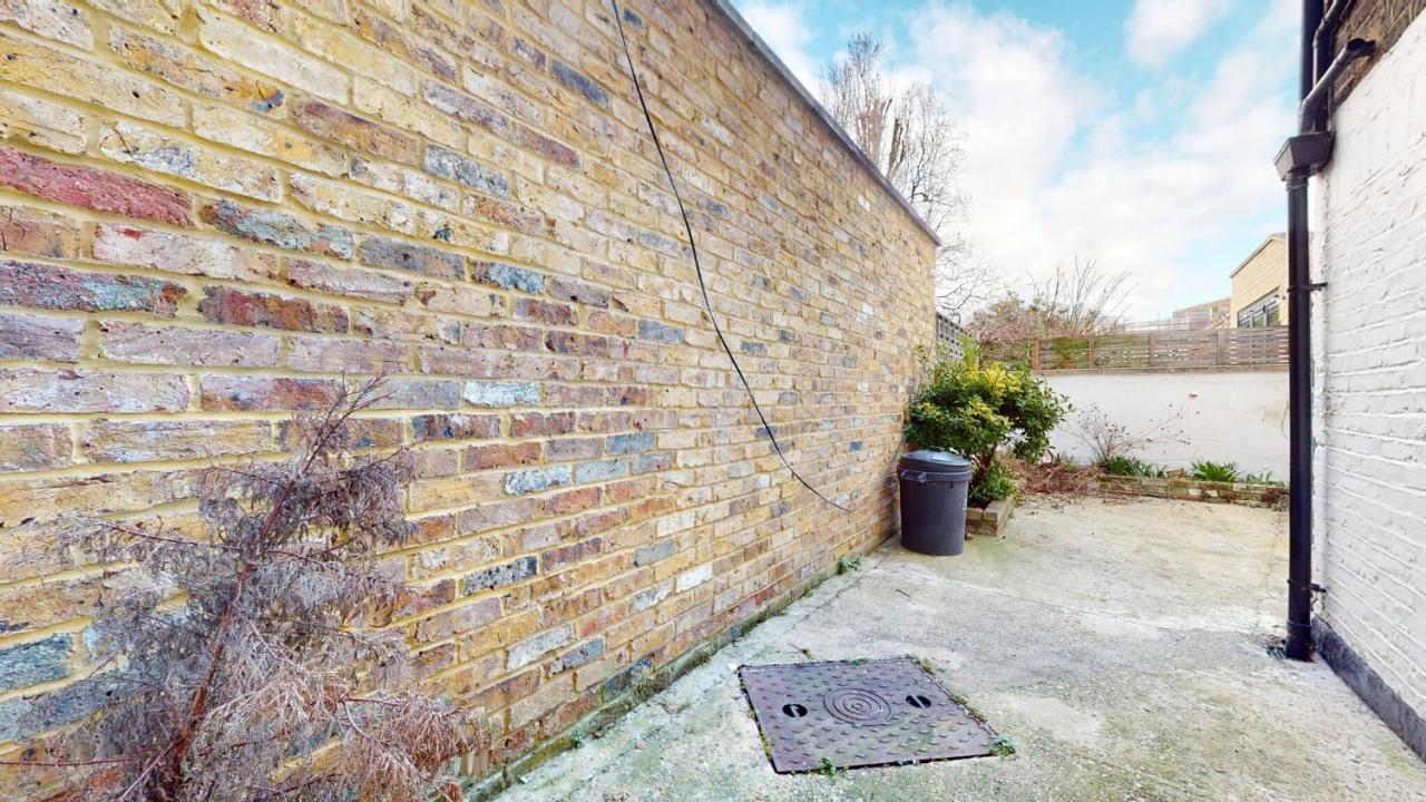 Cheerful 4 Bedroom Victorian House With Back Courtyard London Eksteriør bilde
